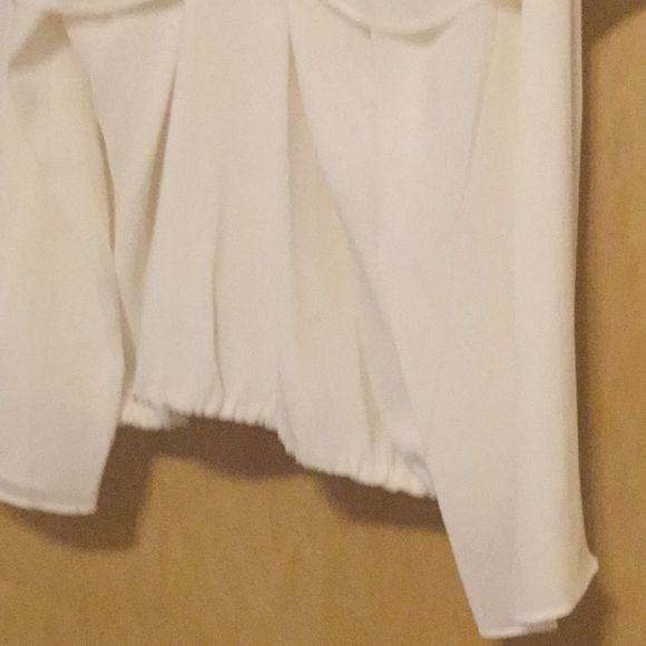 Alice + Olivia laylaCold Off ShoulderRuffle Blouse - Picture 4 of 9